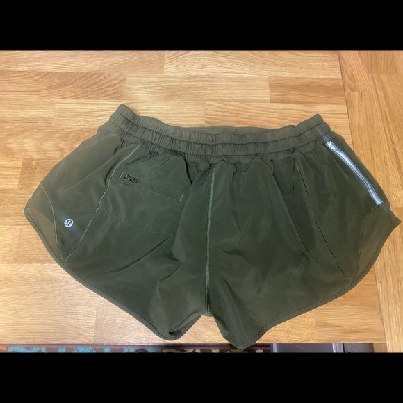 Lululemon Hotta Hot Short 2.5” - Picture 2 of 4